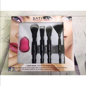 Satina Professional Beauty Look Book Makeup Set.